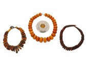 A GROUP OF COSTUME JEWELRYA gr