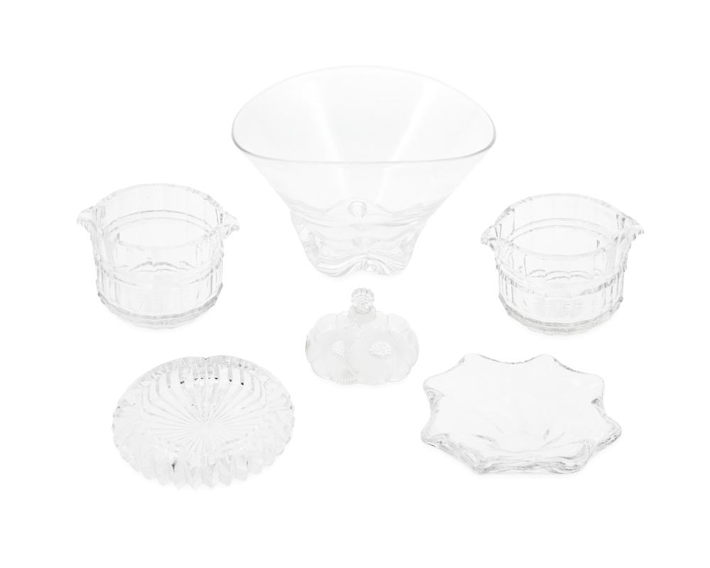 A GROUP OF CRYSTAL ITEMSA group
