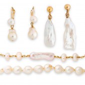 A GROUP OF CULTURED PEARL JEWE
