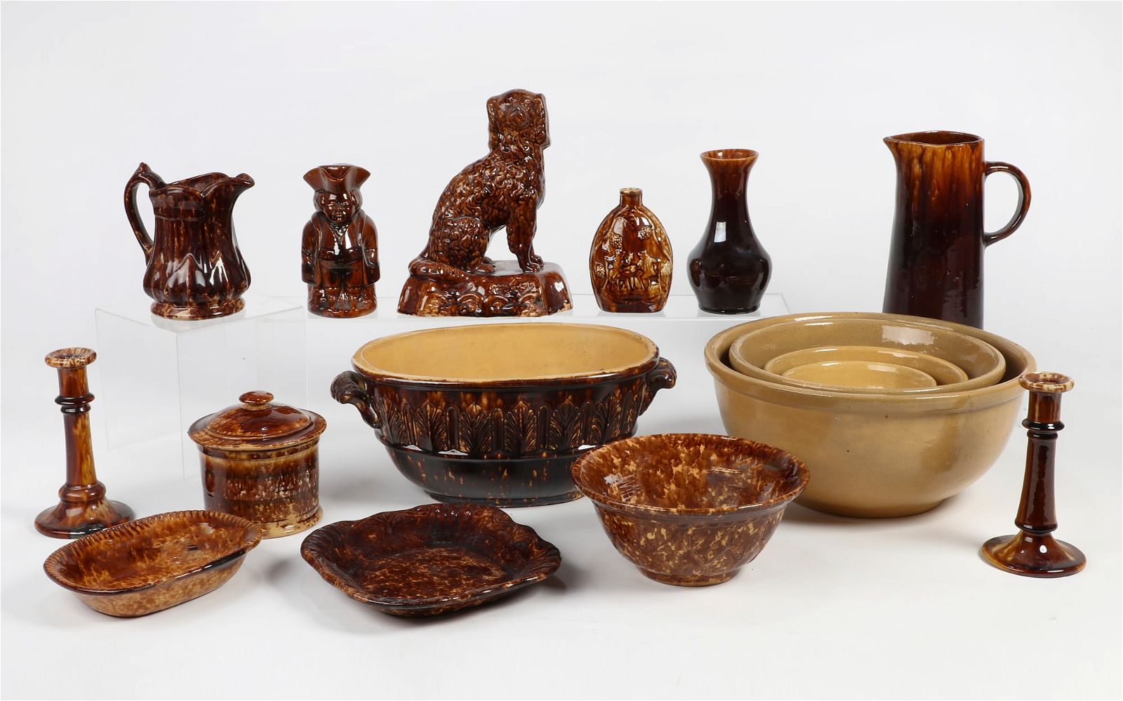 A GROUP OF EARTHENWARE TABLE