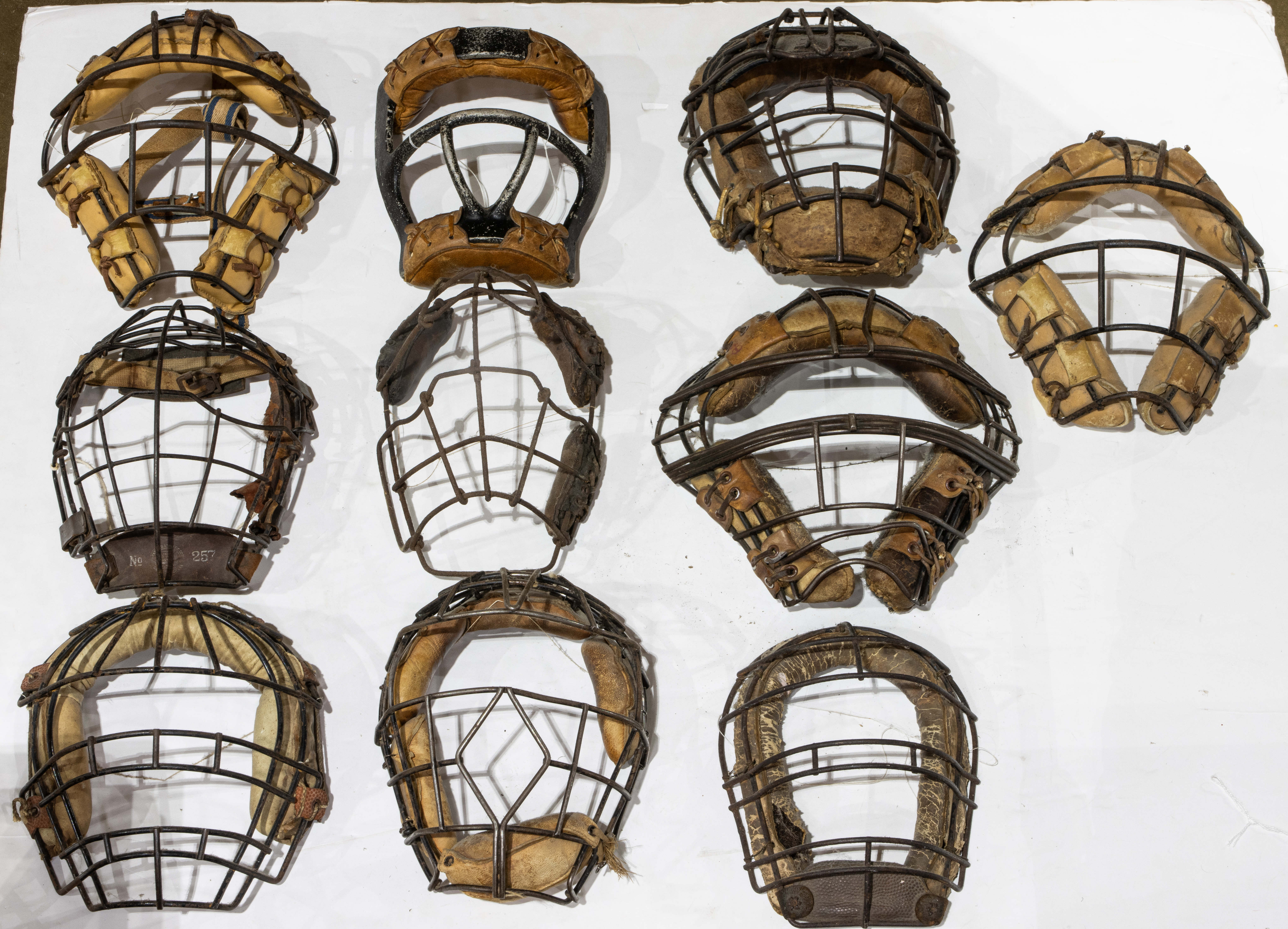 A GROUP OF EIGHT ANTIQUE/VINTAGE