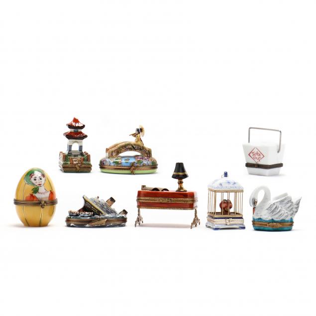 A GROUP OF EIGHT TRINKET BOXES,