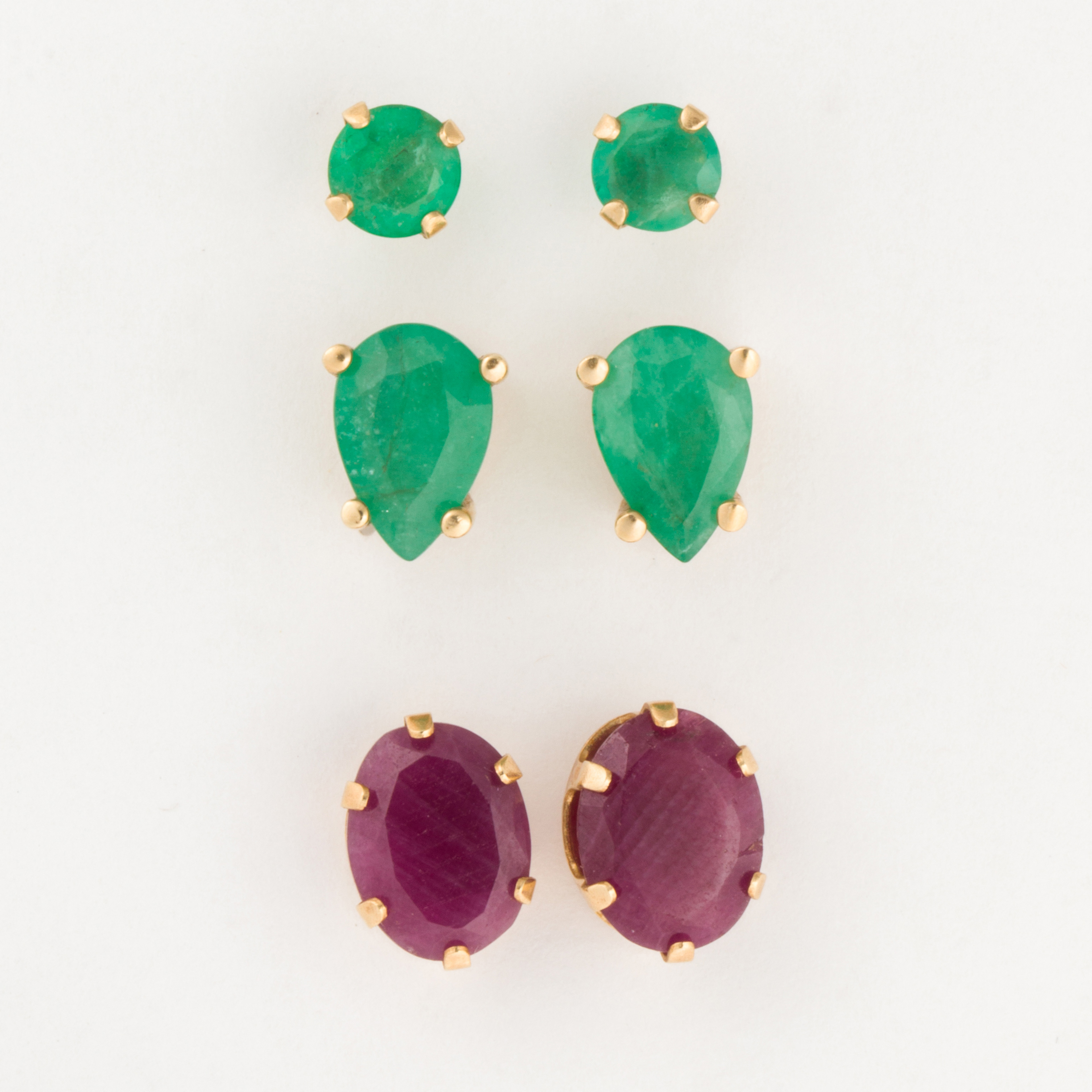 A GROUP OF GEMSTONE AND FOURTEEN