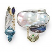 A GROUP OF GEMSTONE JEWELRY A