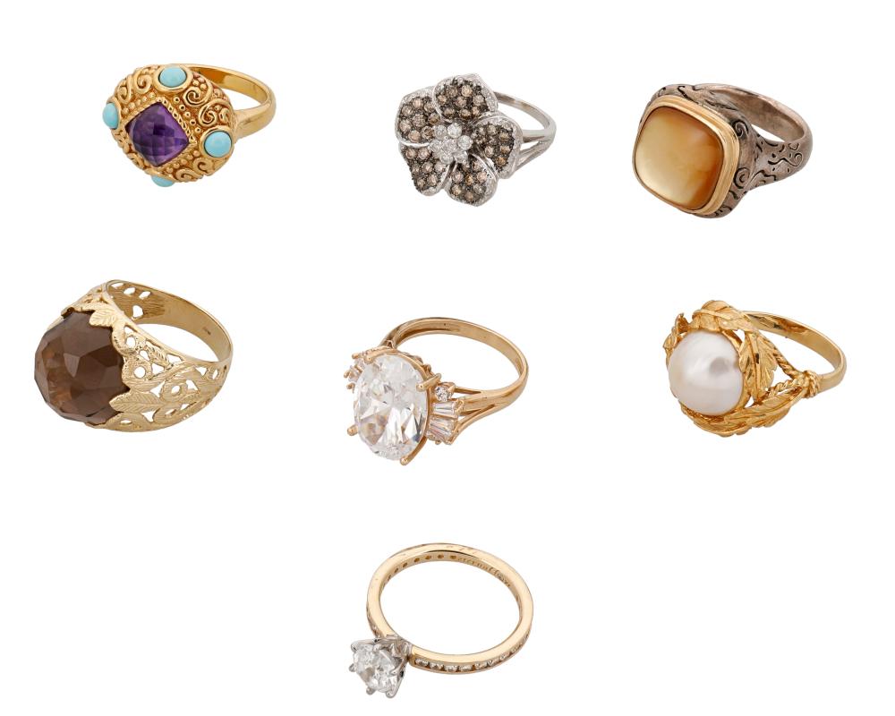 A GROUP OF GOLD AND SILVER RINGSA