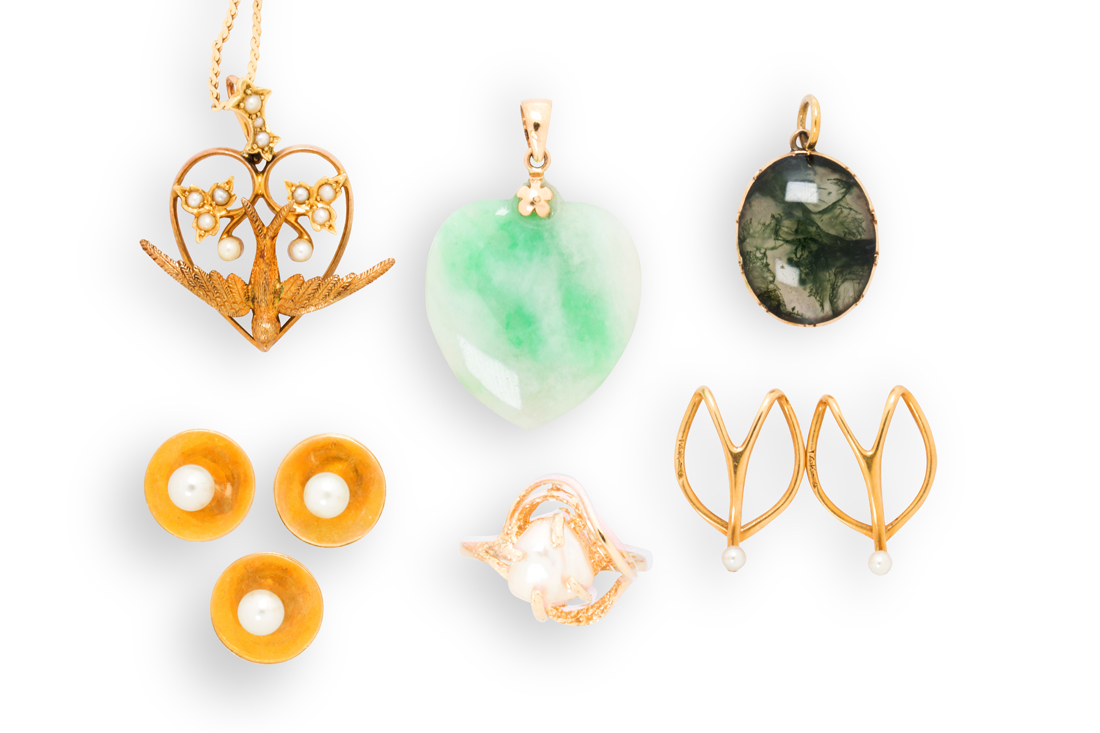 A GROUP OF GOLD JEWELRY A group