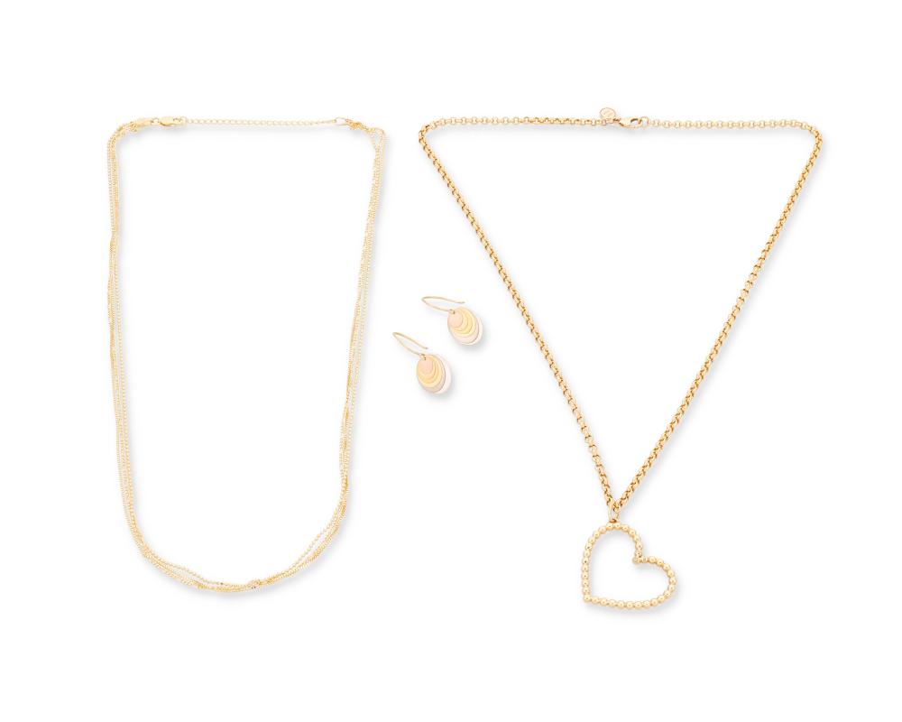 A GROUP OF GOLD JEWELRYA group of