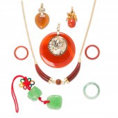 A GROUP OF HARDSTONE JEWELRY A