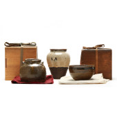 A GROUP OF JAPANESE CERAMICS<b
