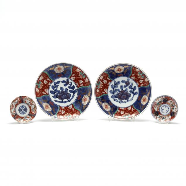 A GROUP OF JAPANESE IMARI PORCELAIN