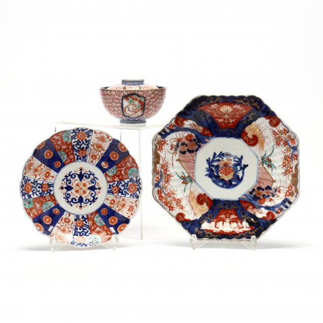 A GROUP OF JAPANESE IMARI PORCELAIN