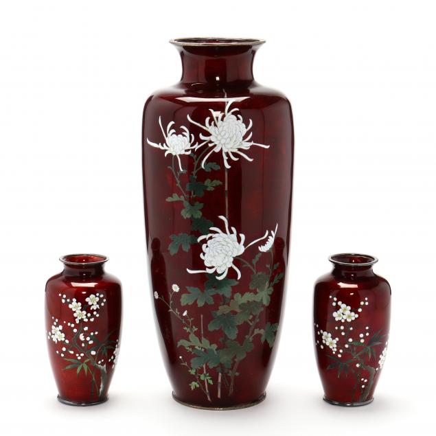 A GROUP OF JAPANESE RED CLOISONNE