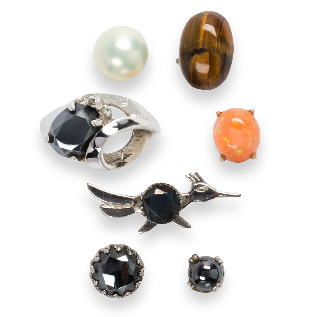 A GROUP OF JEWELRY AND