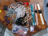A GROUP OF JEWELRY: FAUX PEARL