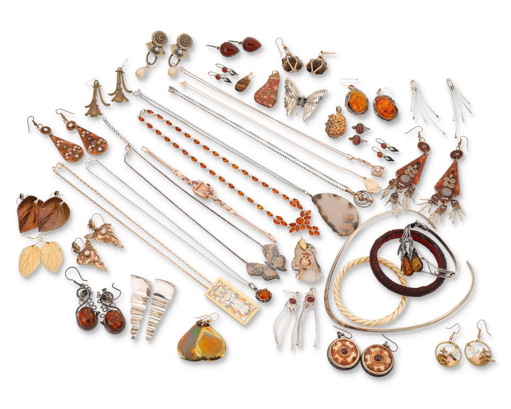 A GROUP OF JEWELRY INCLUDING AMBERA