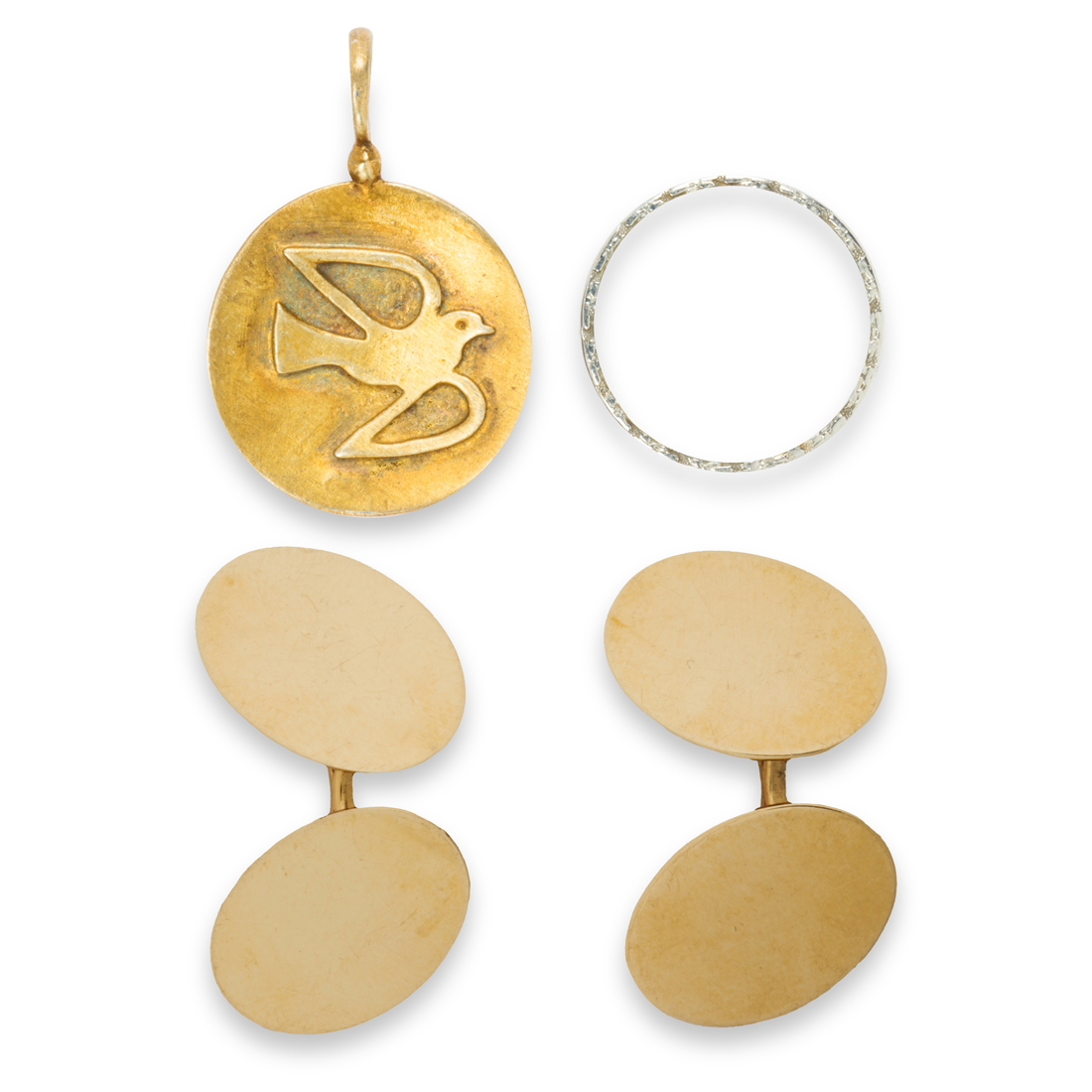 A GROUP OF JEWELRY OR ACCESSORIES A