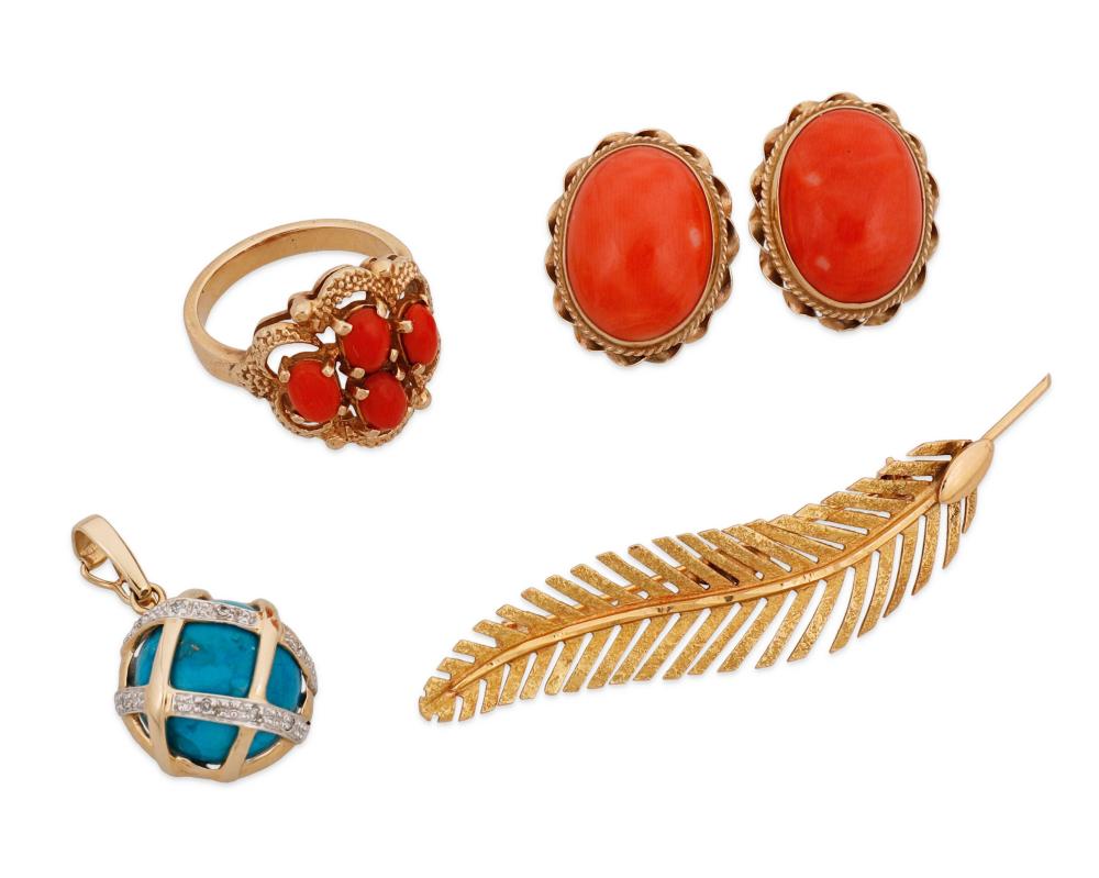 A GROUP OF JEWELRYA group of