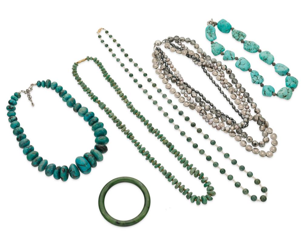 A GROUP OF JEWELRYA group of