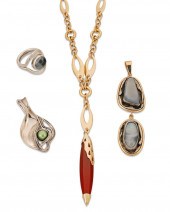 A GROUP OF JEWELRYA group of j