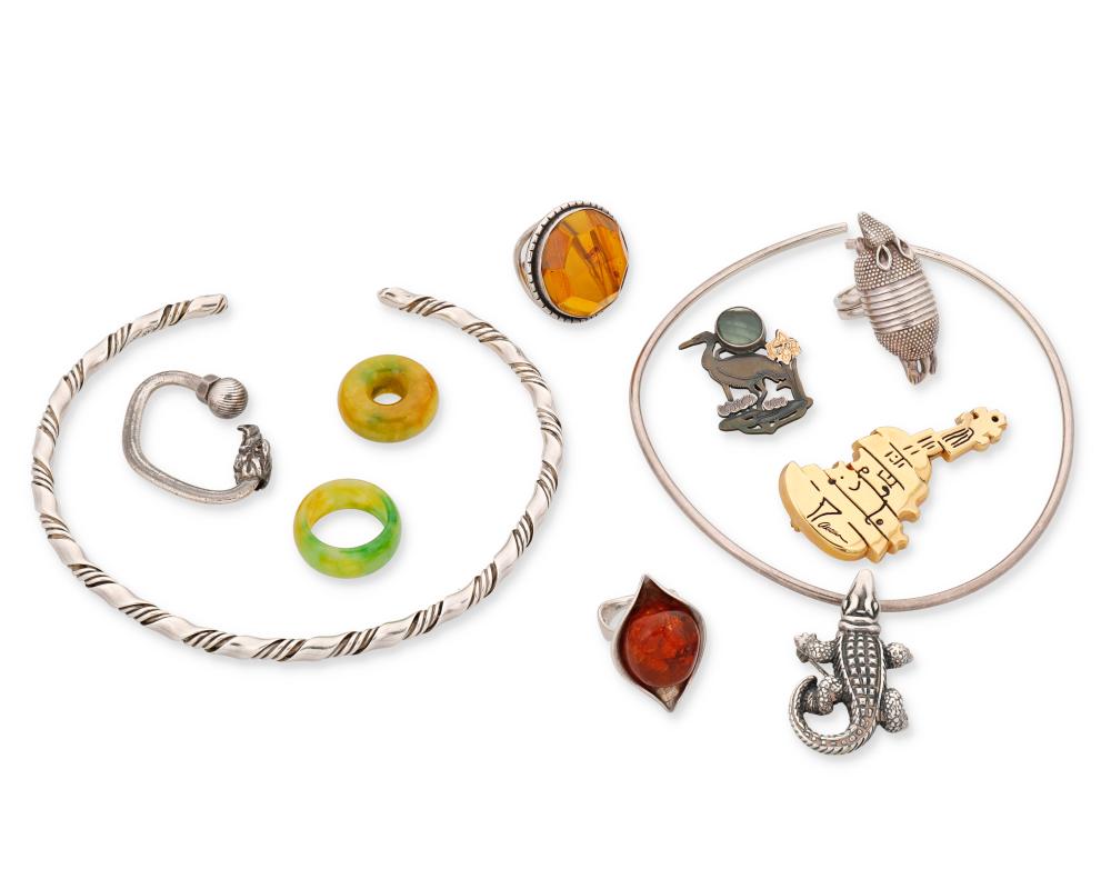 A GROUP OF JEWELRYA group of