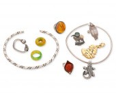 A GROUP OF JEWELRYA group of f