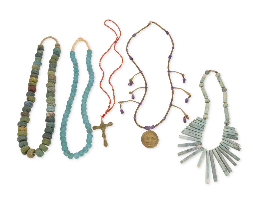 A GROUP OF JEWELRYA group of