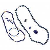 A GROUP OF LAPIS AND GOLD JEWE