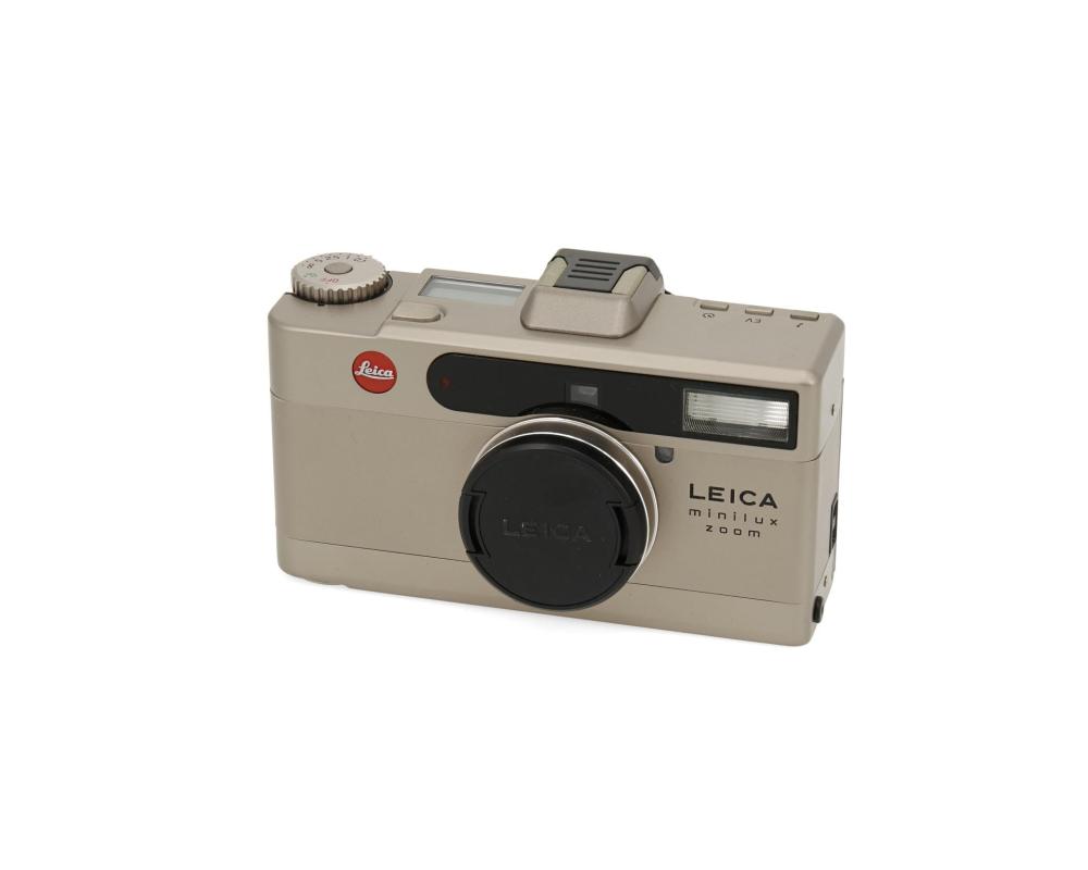 A GROUP OF LEICA CAMERAS AND