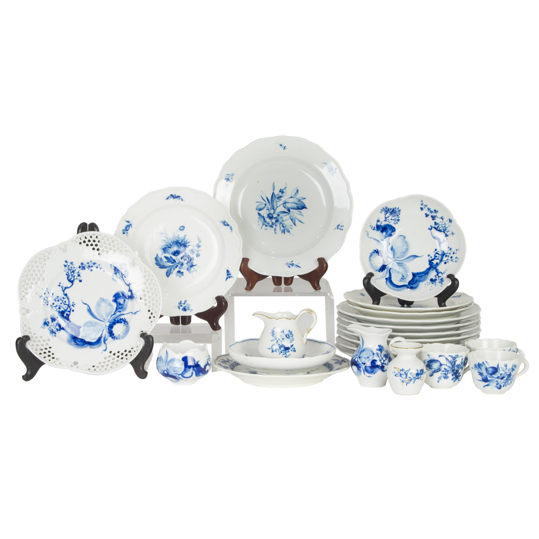A GROUP OF MEISSEN BLUE AND WHITE