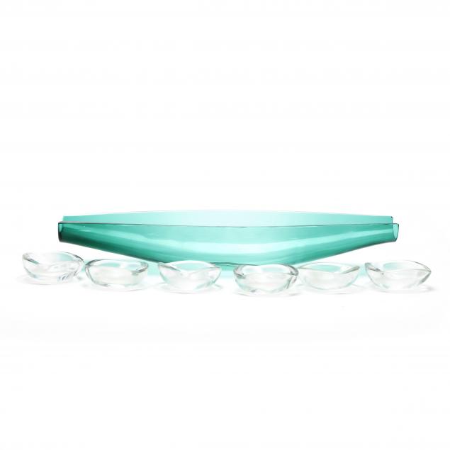 A GROUP OF MODERN GLASS Including a