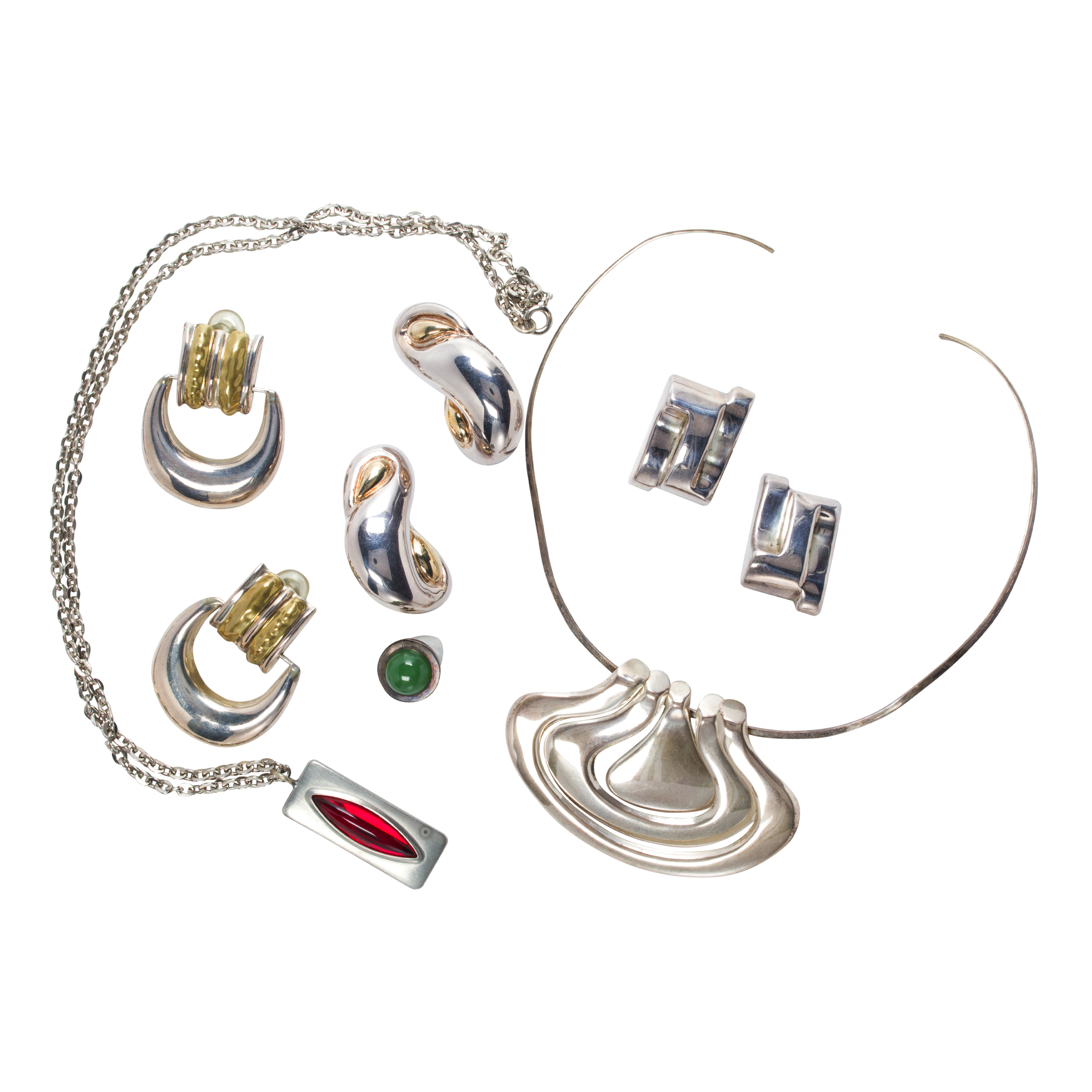 A GROUP OF MOSTLY SILVER JEWELRY