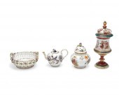 A GROUP OF PORCELAIN TABLE ITE