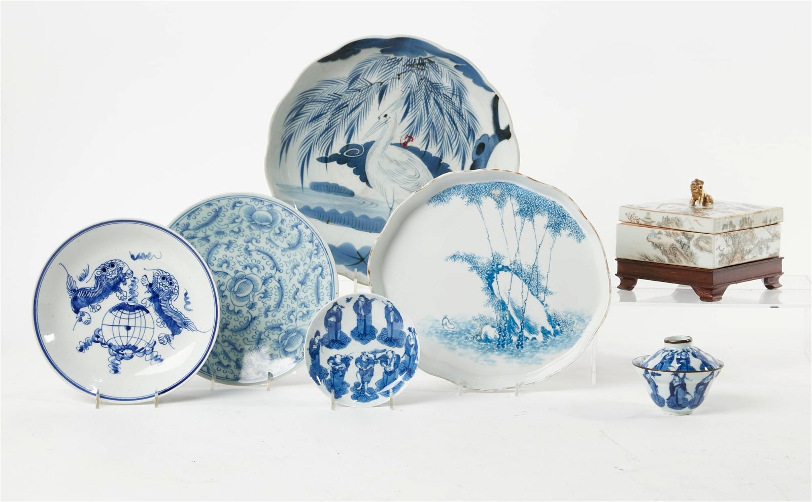 A GROUP OF SEVEN ASIAN PORCELAIN