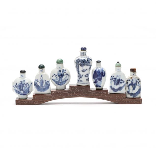 A GROUP OF SEVEN CHINESE BLUE AND