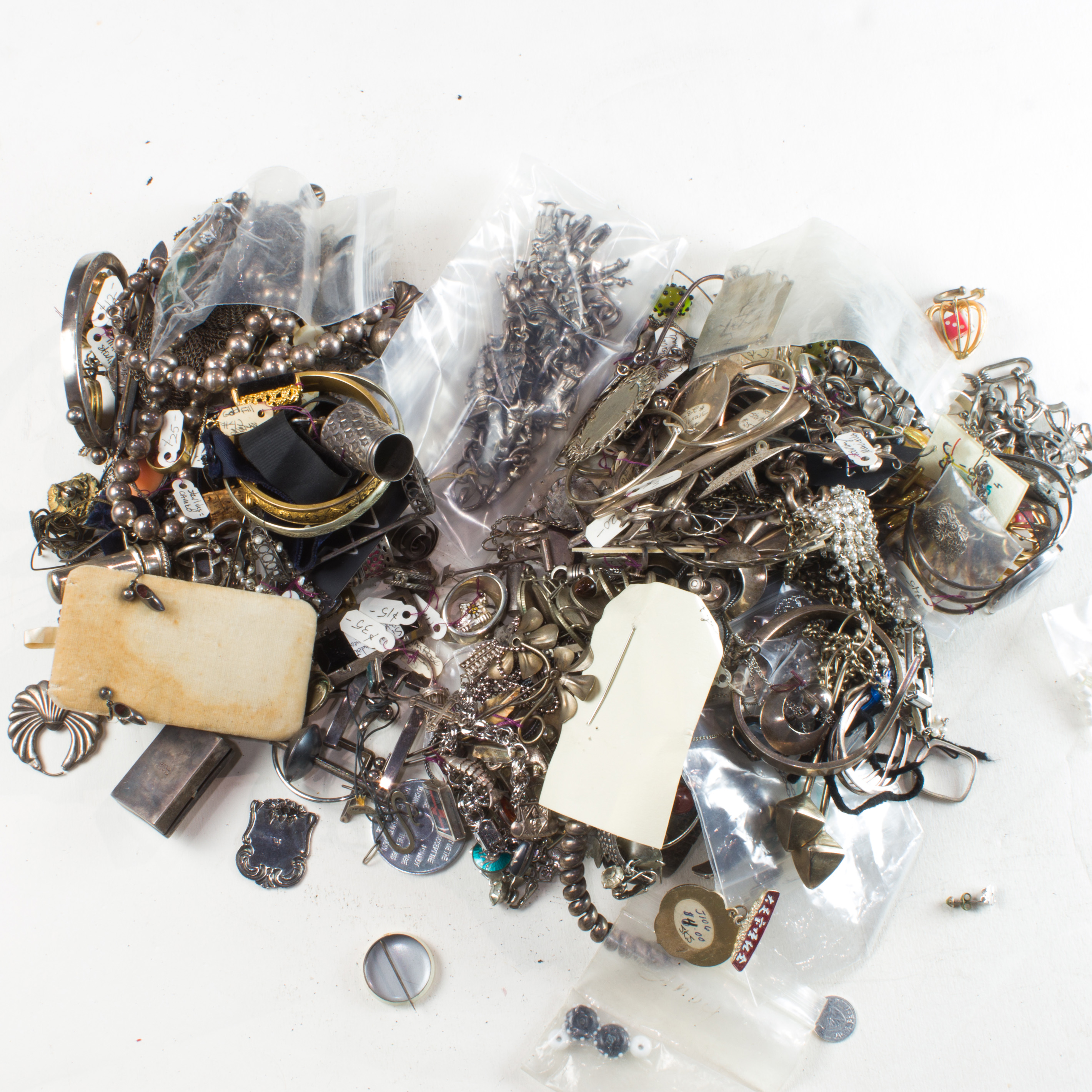 A GROUP OF SILVER AND METAL JEWELRY