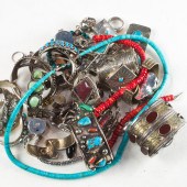 A GROUP OF SILVER JEWELRY A gr