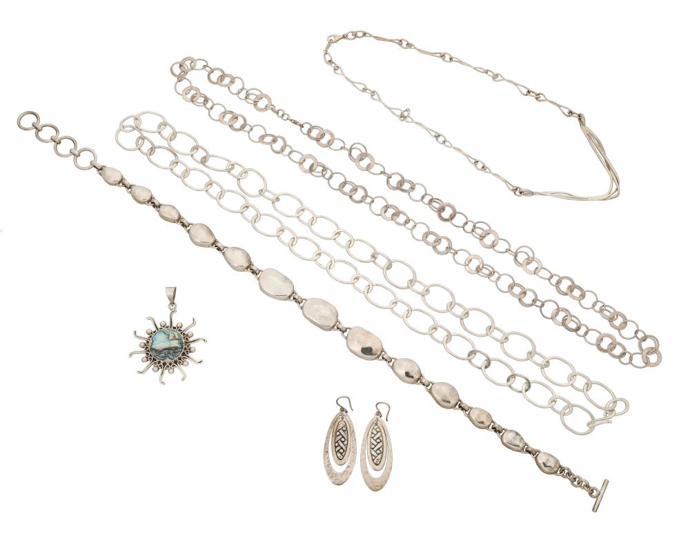 A GROUP OF SILVER JEWELRYA group of