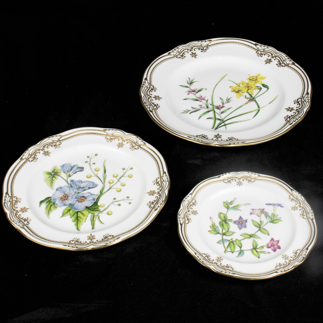 A GROUP OF SPODE PORCELAIN PLATES