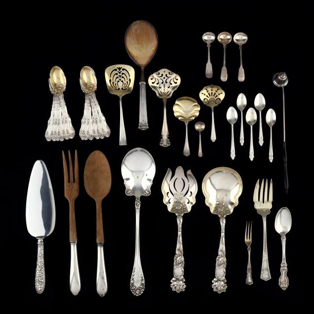 A GROUP OF STERLING SILVER FLATWARE