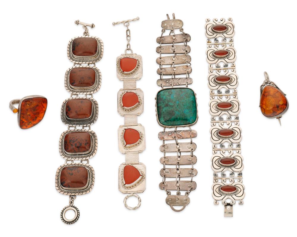 A GROUP OF STERLING SILVER AND