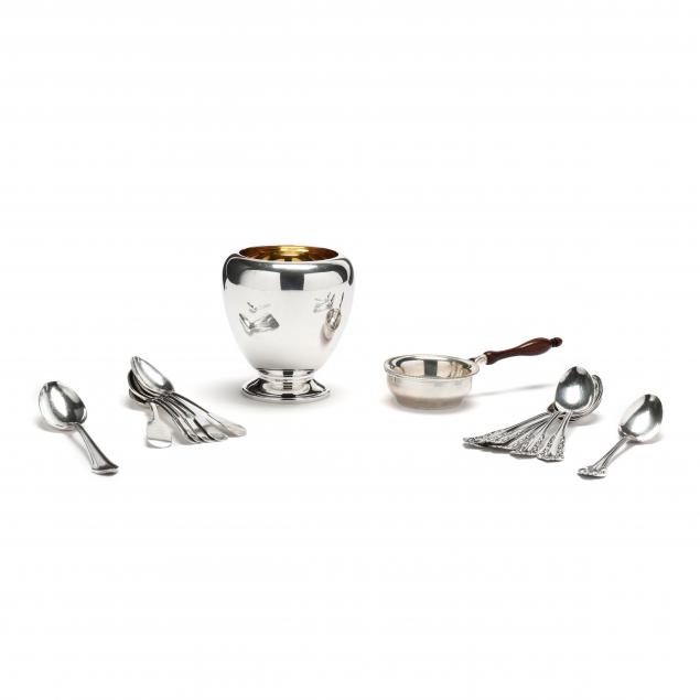 A GROUP OF STERLING SILVER FLATWARE
