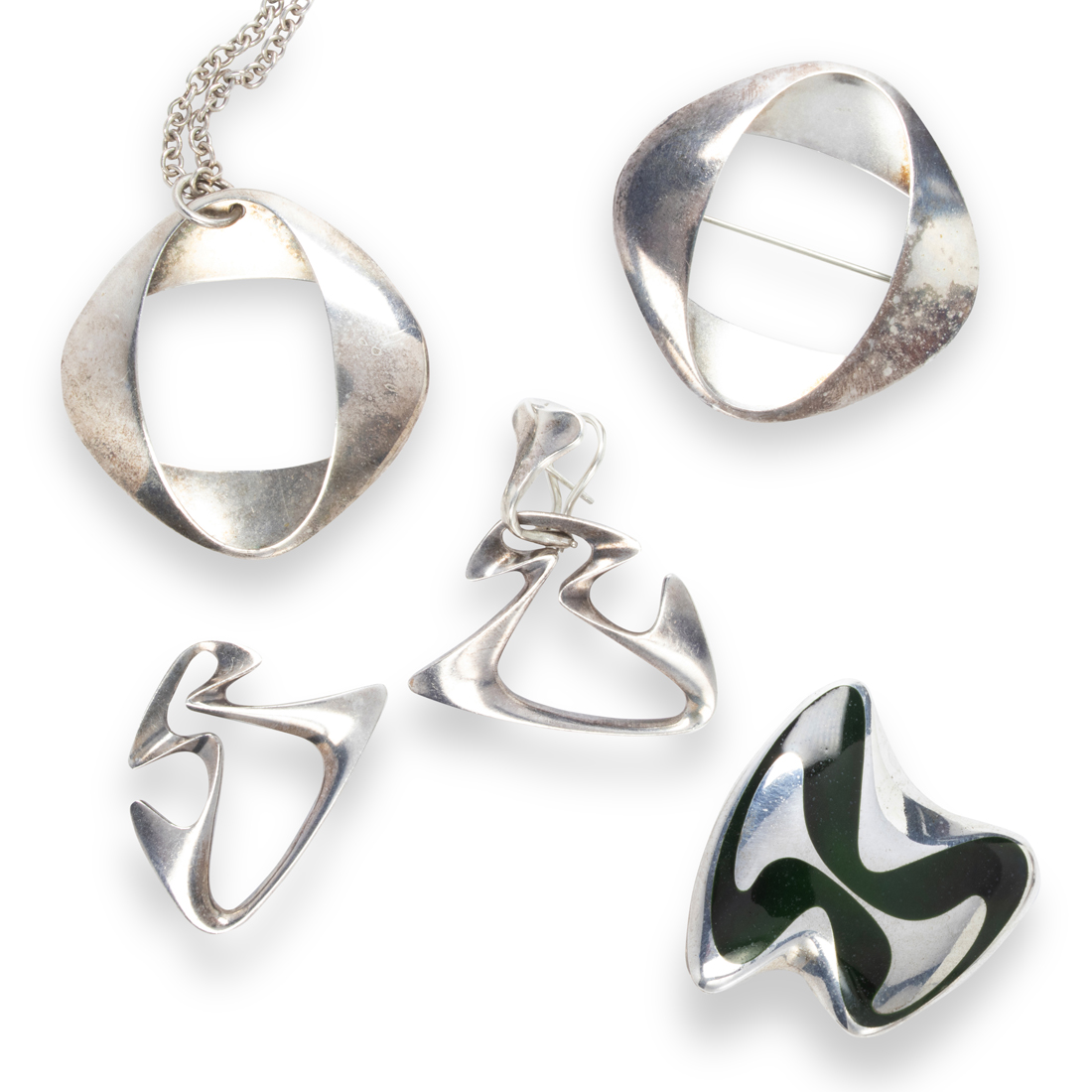 A GROUP OF STERLING SILVER JEWELRY,