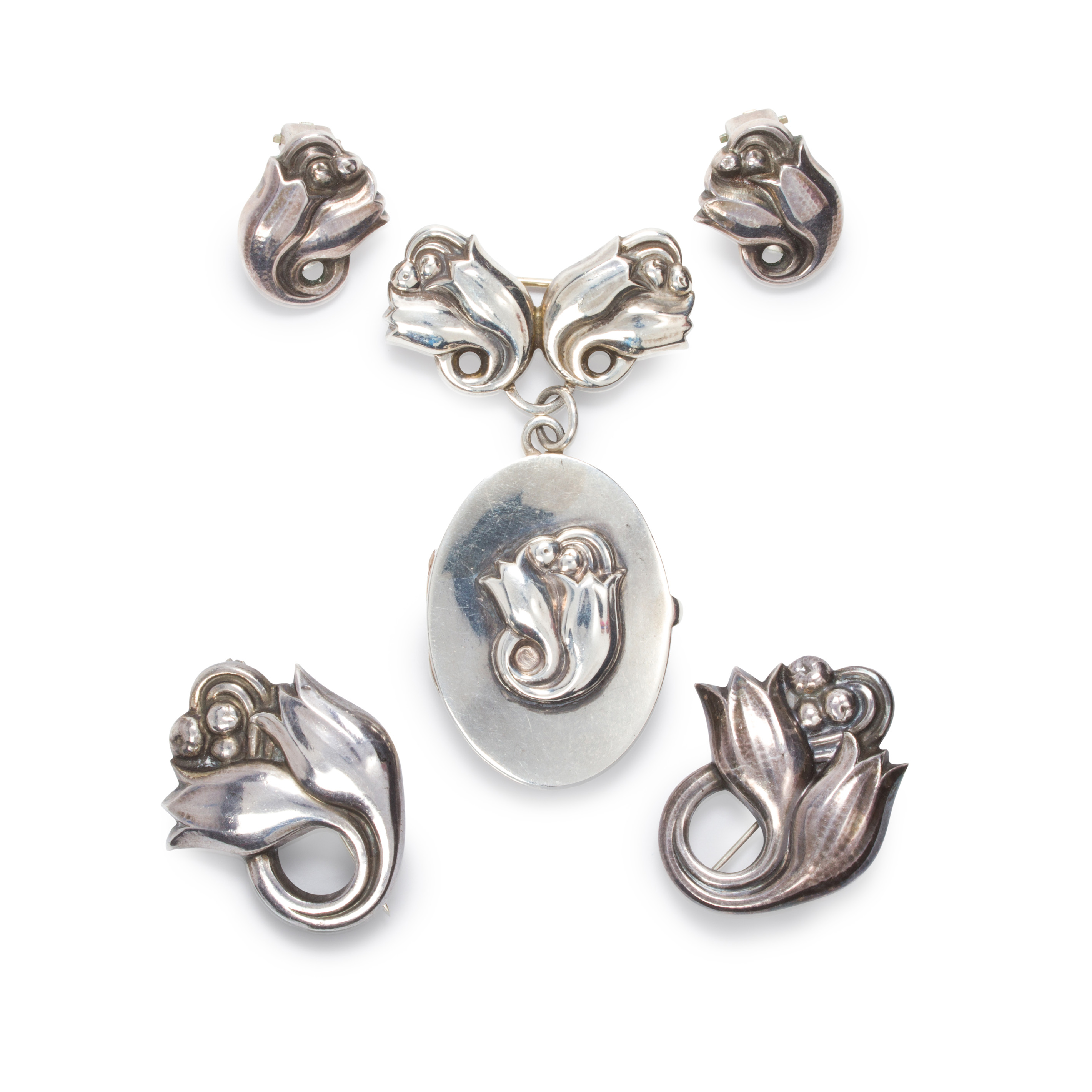 A GROUP OF STERLING SILVER JEWELRY,