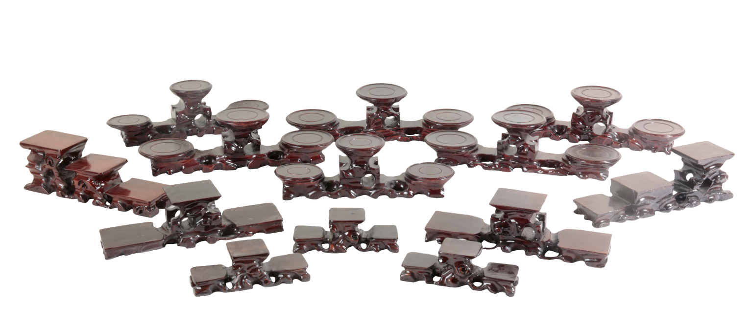 A GROUP OF THIRTEEN CHINESE