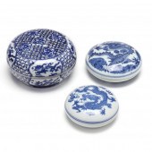 A GROUP OF THREE CHINESE BLUE