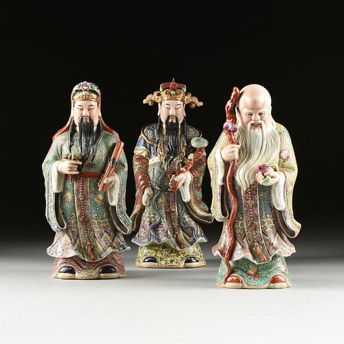 A GROUP OF THREE CHINESE FAMILLE