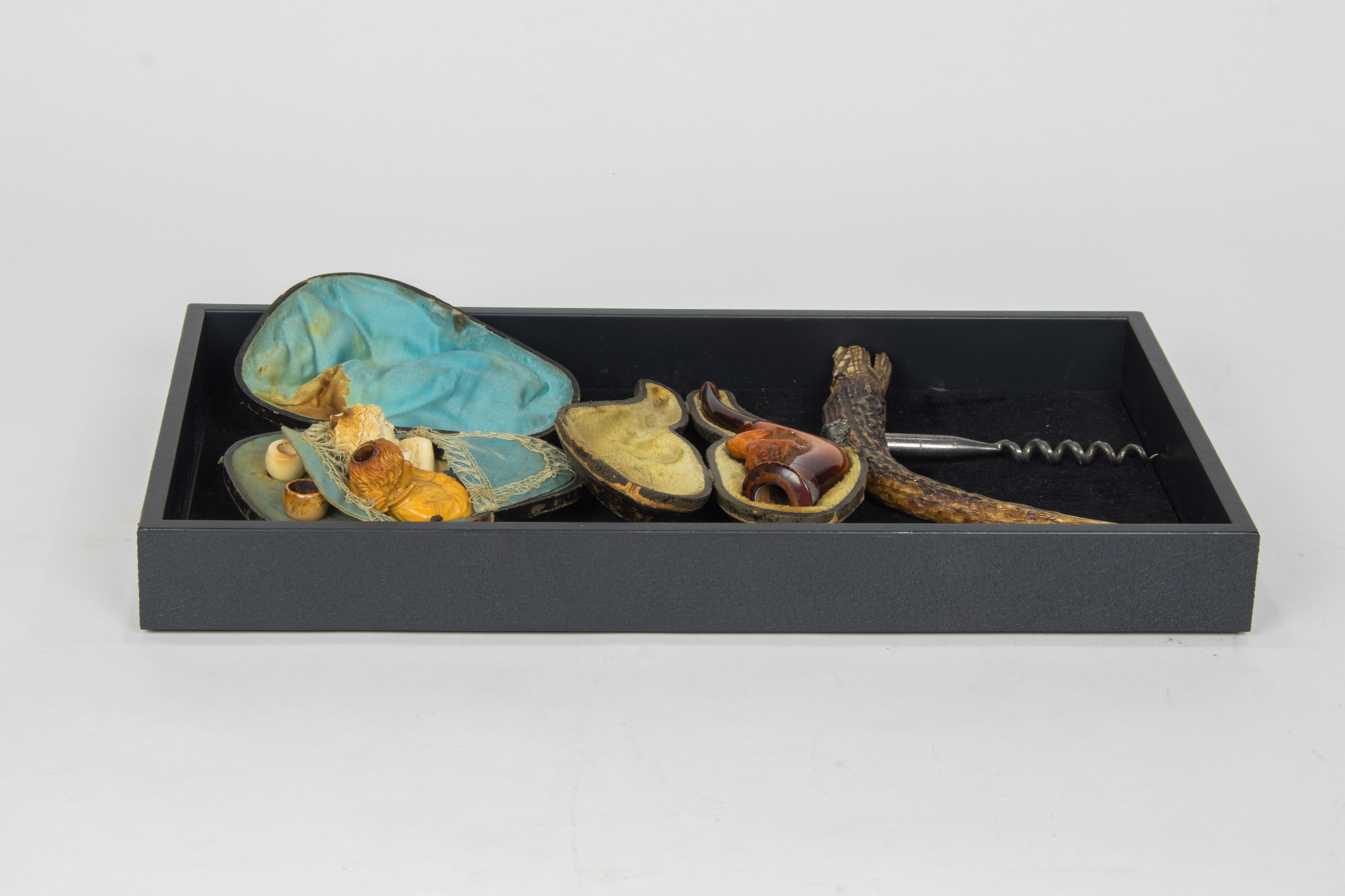 A GROUP OF THREE MEERSCHAUM PIPES A