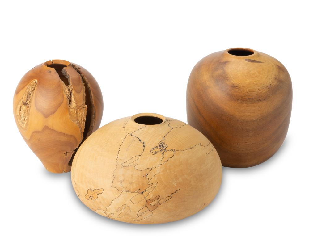 A GROUP OF TURNED WOOD VESSELSA