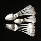 A GROUP OF TWENTY-FIVE PIECES