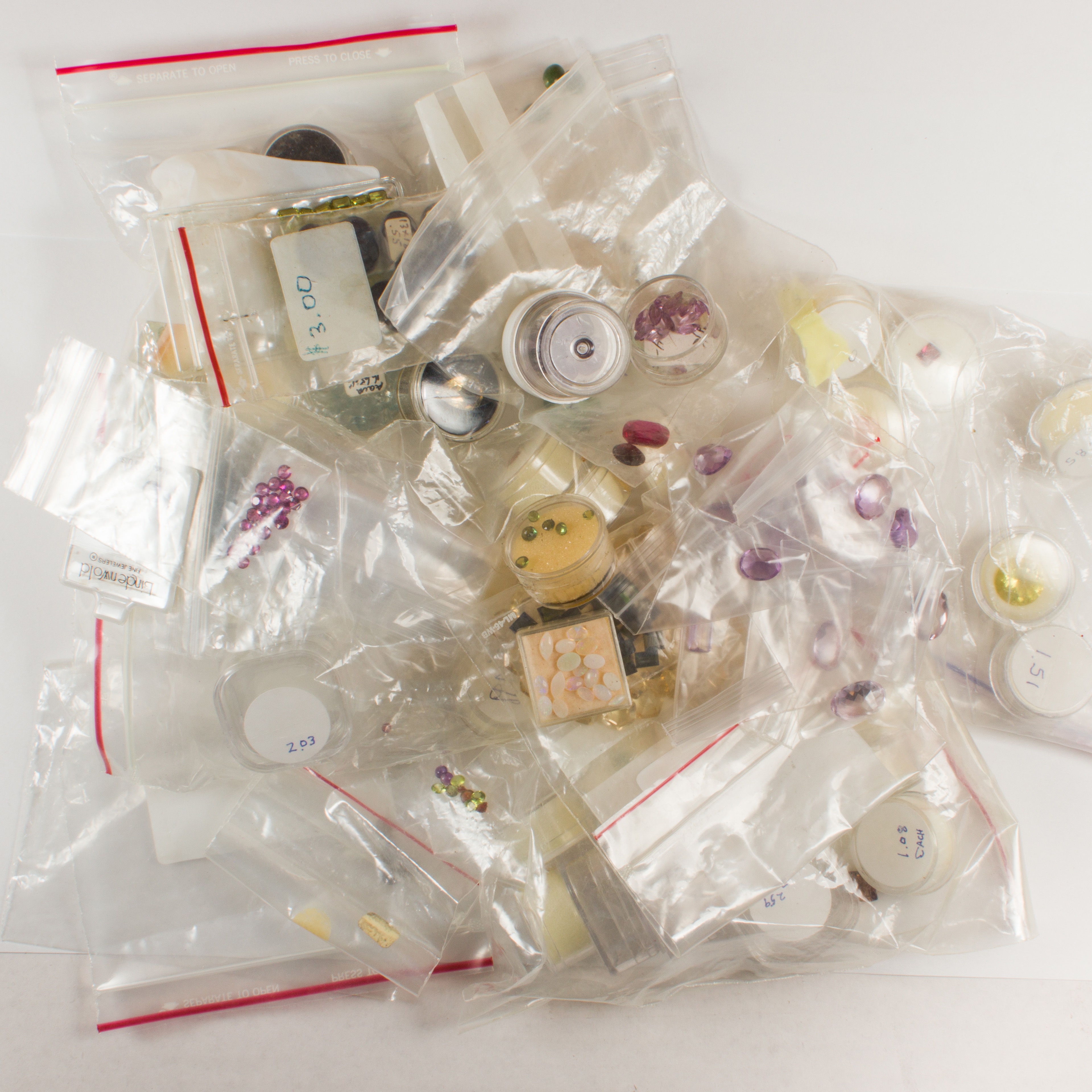 A GROUP OF UNMOUNTED GEMSTONE A